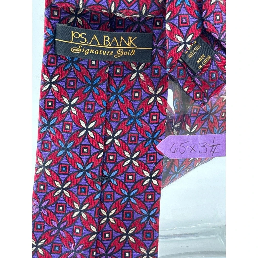 Jos A‎ Bank Signature Gold Mens Silk Tie Red Purple Geometric Medallion 65x3.25